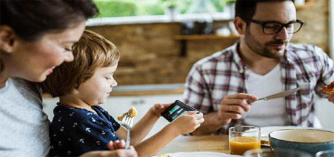 Orang Tua Diimbau Konsultasi Jika Anak Kecanduan Gadget