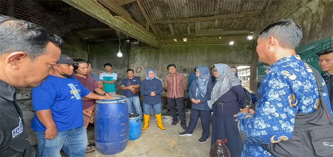 Unair Beri Pendampingan Teknologi Inovatif Peternak Bebek