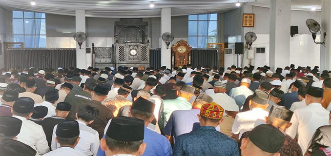 Momen Prabowo Salat Id Bareng Warga Di Masjid Darussalam Aceh Tamiang